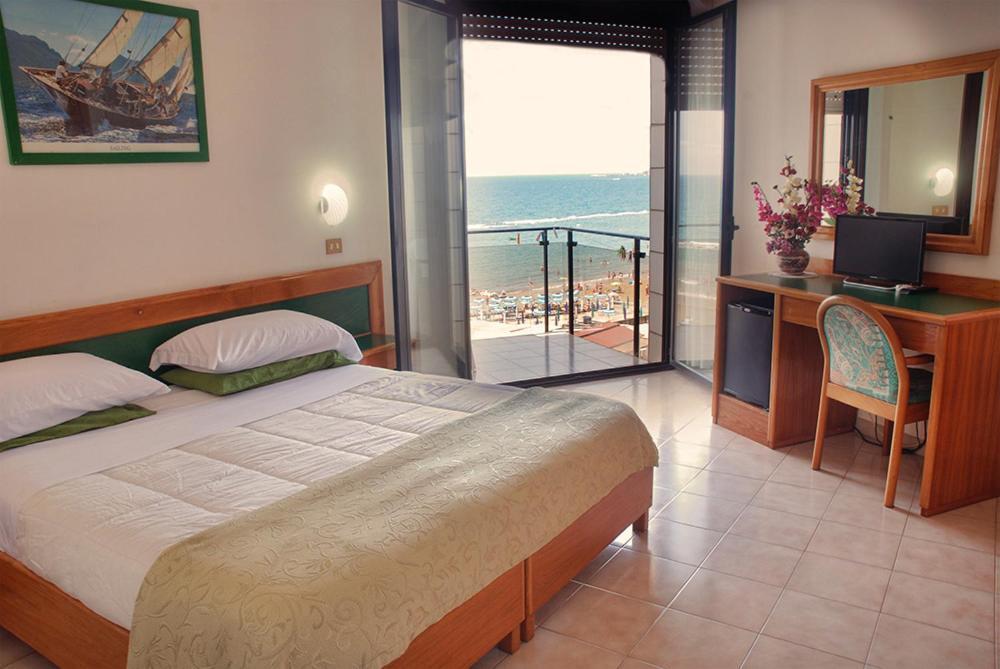 Hotel Neptunus ネットゥーノ エクステリア 写真