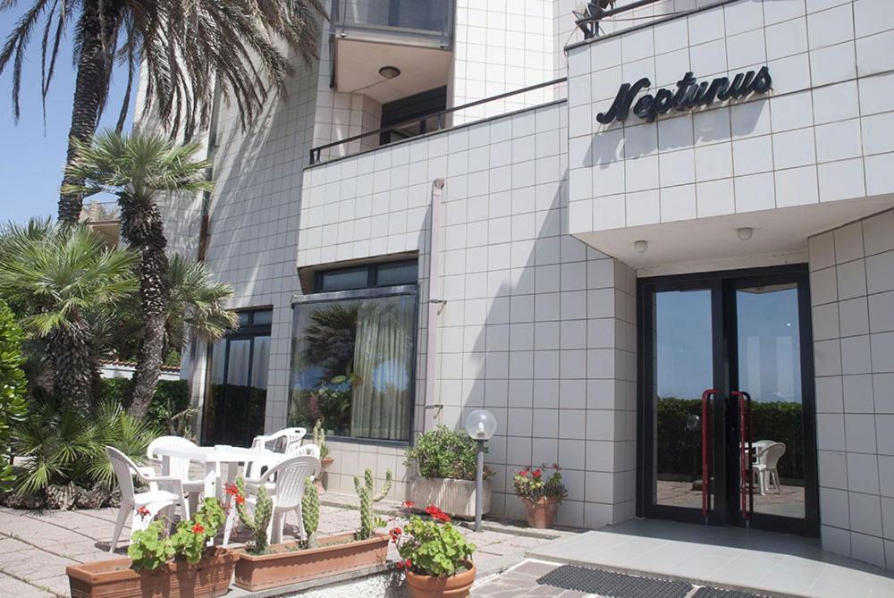 Hotel Neptunus ネットゥーノ エクステリア 写真